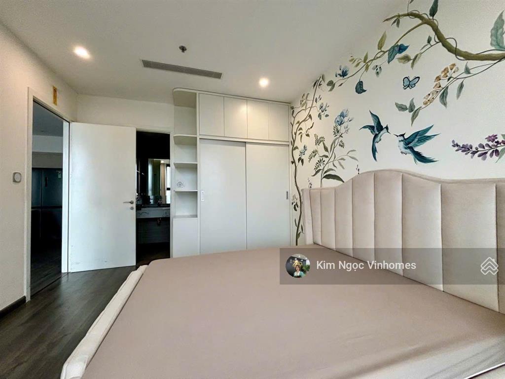 Chính chủ cần bán nhanh căn góc 2n 77m2 tầng trung view thoáng,đầy đủ đồ giá chỉ 6 tỷ. 0376 368 ***