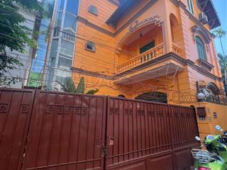 Bán 315m2 đất phố tây, tây hồ quảng an, mt rộng 15m, thoáng trước sau, ô tô 7 chỗ, sát hồ, xây chdv