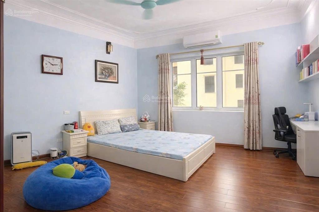 Bán nhà riêng phố nhật chiêu  mặt tiền rộng, lô góc 2 mặt ngõ, view hồ tây, oto vào nhà