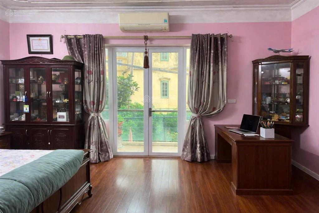 Bán nhà riêng phố nhật chiêu  mặt tiền rộng, lô góc 2 mặt ngõ, view hồ tây, oto vào nhà