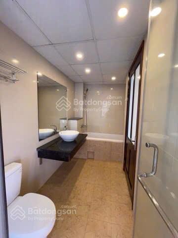 Bán toà chdv 9 tầng vip quảng bá, diện tích 129m2, mt 13,7m, dòng tiền cao, view hồ, sổ vuông đẹp