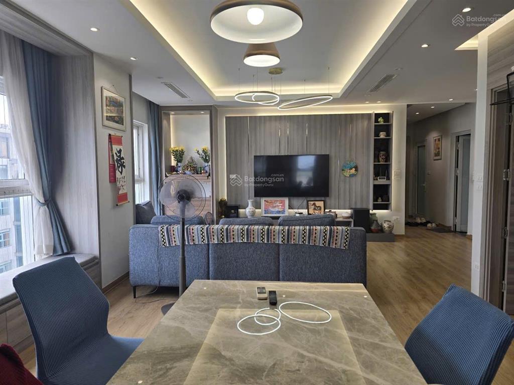 Bán căn hộ chung cư 3 hòng ngủ vip khu vườn đào tây hồ, tầng 15, lô góc đẹp