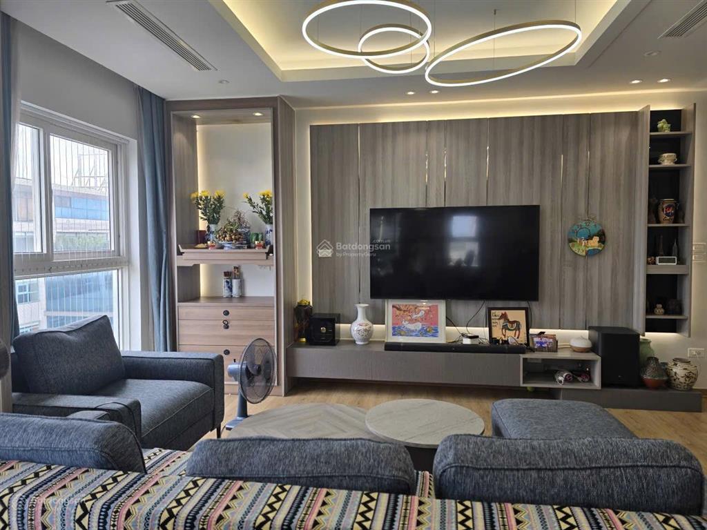 Bán căn hộ chung cư 3 hòng ngủ vip khu vườn đào tây hồ, tầng 15, lô góc đẹp