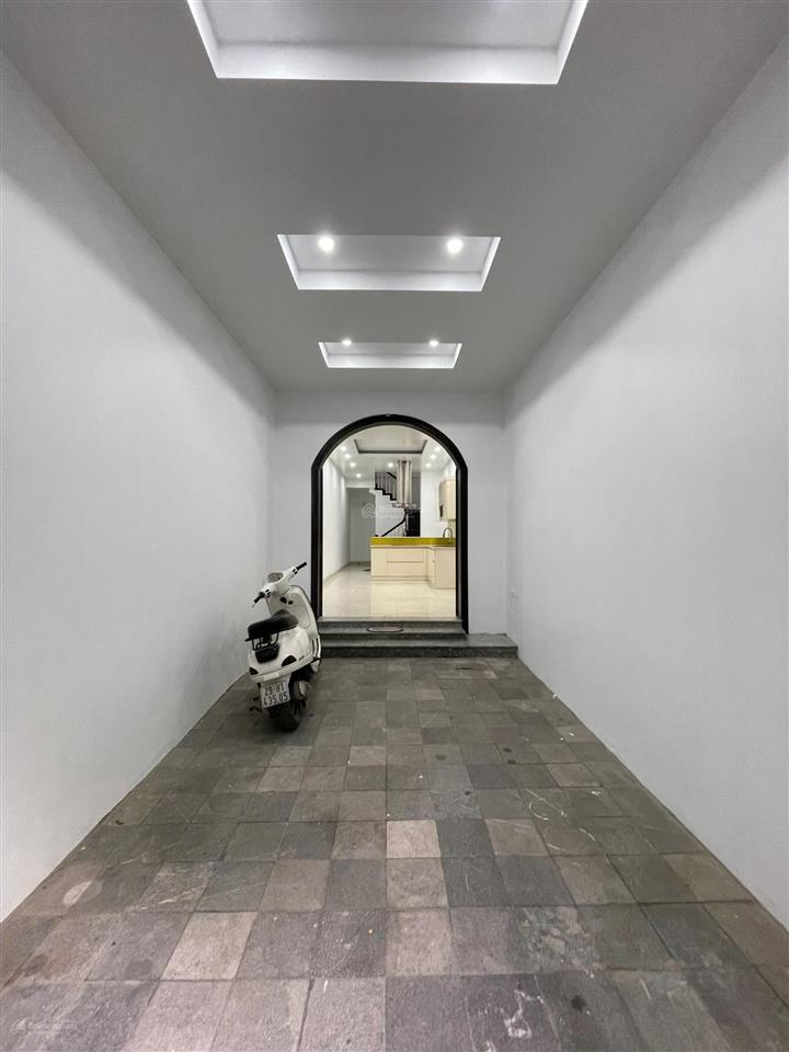 Nhà đẹp 5 tầng phố trịnh công sơn, sát hồ tây, diện tích đẹp 58m2, ngõ thông rộng, ở luôn đón tết