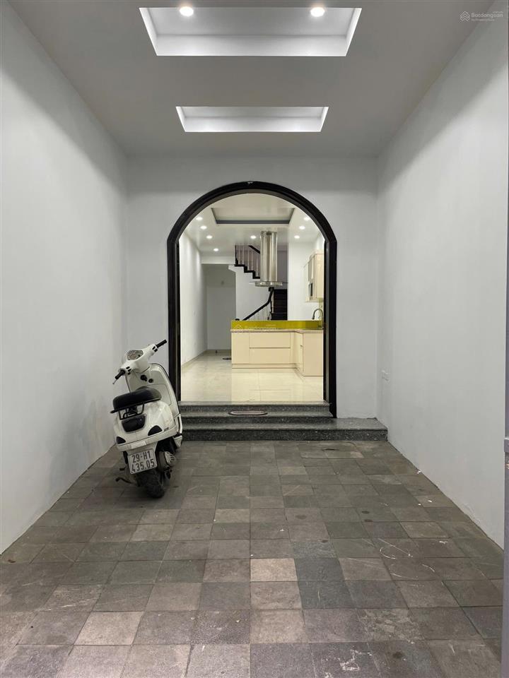 Nhà đẹp 5 tầng phố trịnh công sơn, sát hồ tây, diện tích đẹp 58m2, ngõ thông rộng, ở luôn đón tết