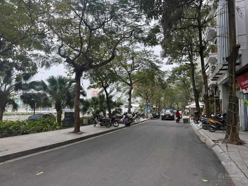 Nhà đẹp 5 tầng phố trịnh công sơn, sát hồ tây, diện tích đẹp 58m2, ngõ thông rộng, ở luôn đón tết