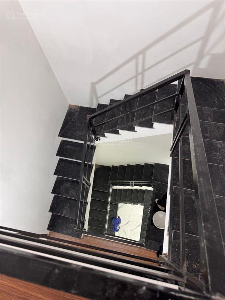 Bán nhà phố đại cồ việt. oto đỗ cửa, kinh doanh, dân trí cao 37m2, 4t. giá 12 tỷ 8