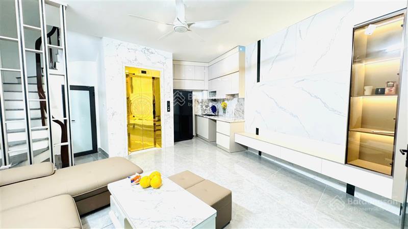 Phố lò đúc xây mới, 5 tầng thang máy, an ninh tốt. sdcc 43m2, 5t. phân khúc 11 tỷ