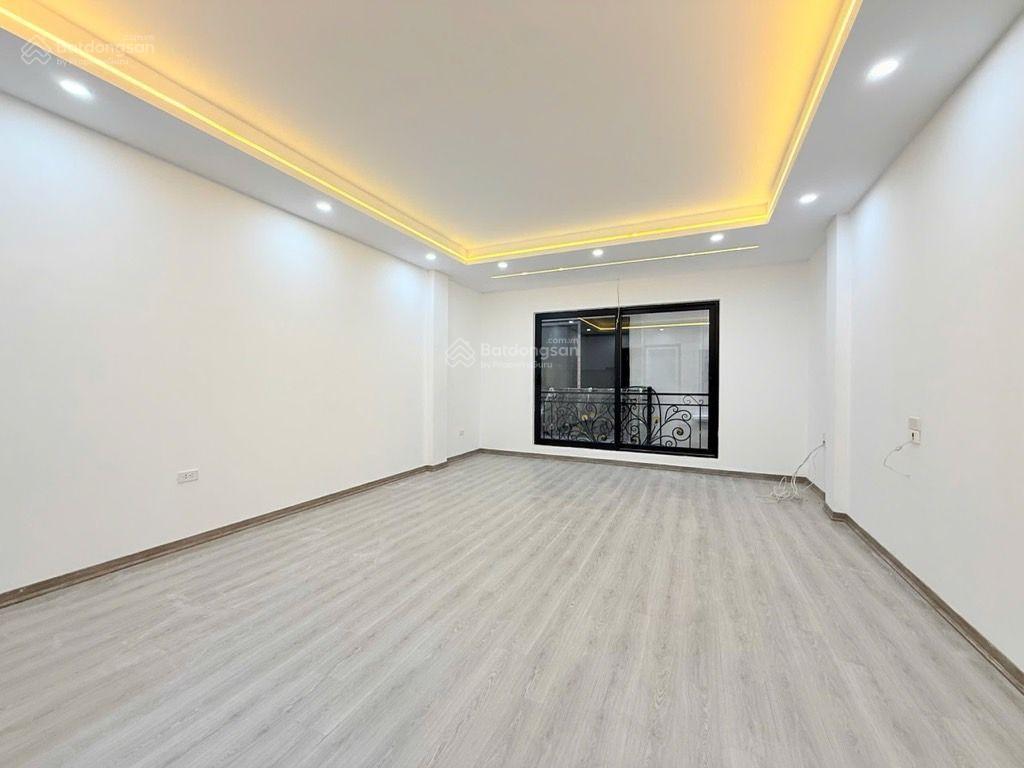 Nhà 5 tầng thang máy, vf5 đỗ cửa, mới tinh phố nguyễn đình chiểu 40m2. giá 14 tỷ 3