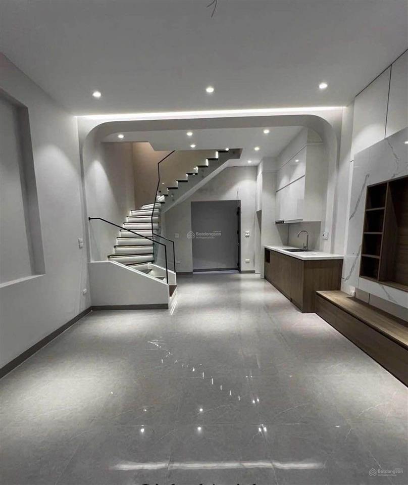 Nhà 4 tầng mới tinh phố hồng mai, ngõ sh quay đầu, ở ngay. 50m2. giá 11 tỷ 95 có tl