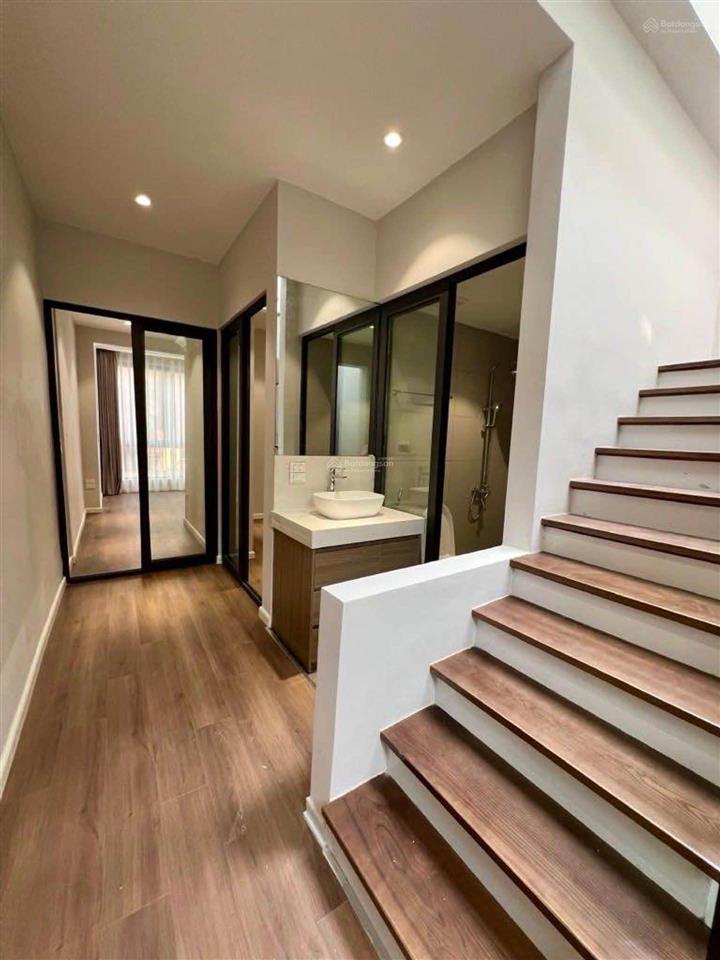 Nhà 4 tầng mới tinh phố hồng mai, ngõ sh quay đầu, ở ngay. 50m2. giá 11 tỷ 95 có tl