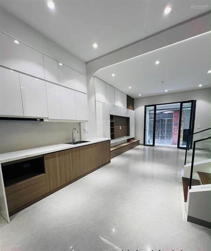 Nhà 4 tầng mới tinh phố hồng mai, ngõ sh quay đầu, ở ngay. 50m2. giá 11 tỷ 95 có tl