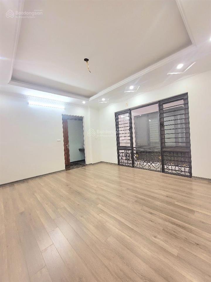 Nhà 5 tầng thang máy mới tinh phố võ thị sáu ngõ sh quay đầu. 45m. giá 11 tỷ 99 có tl