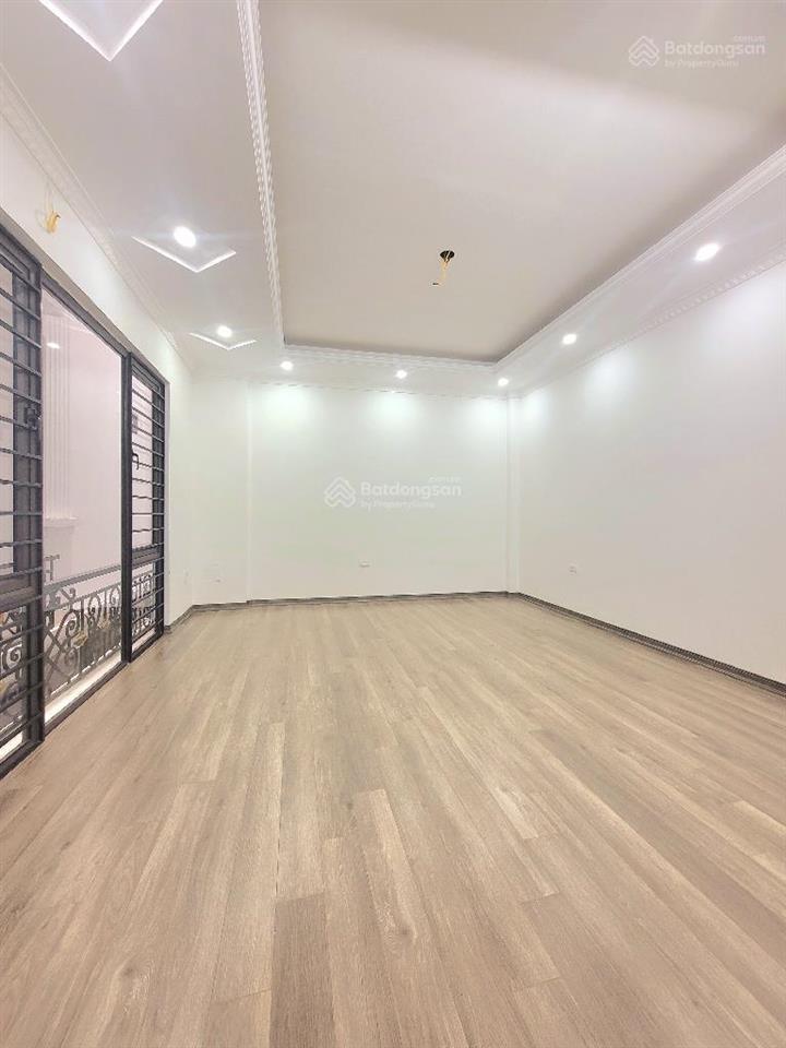 Nhà 5 tầng thang máy mới tinh phố võ thị sáu ngõ sh quay đầu. 45m. giá 11 tỷ 99 có tl