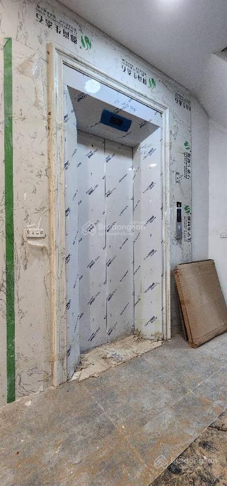 Nhà 5 tầng thang máy mới tinh phố võ thị sáu ngõ sh quay đầu. 45m. giá 11 tỷ 99 có tl