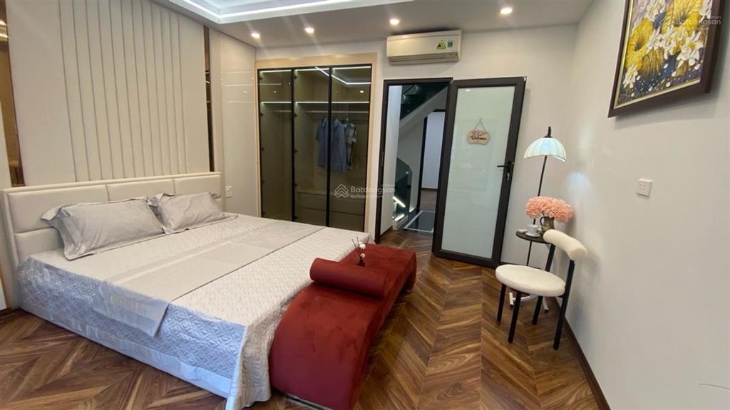Nhà 4 tầng mới tinh phố hoàng mai vf3 đỗ cửa, nội thất khách sạn 40m. giá 10 tỷ 6