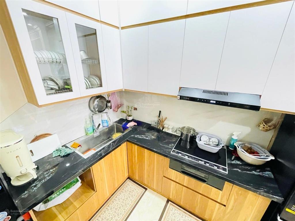 Nhà 5 tầng oto đỗ cửa phố lĩnh nam vài nhà ra phố, ở ngay. 40m2. giá 9 tỷ 5 có tl