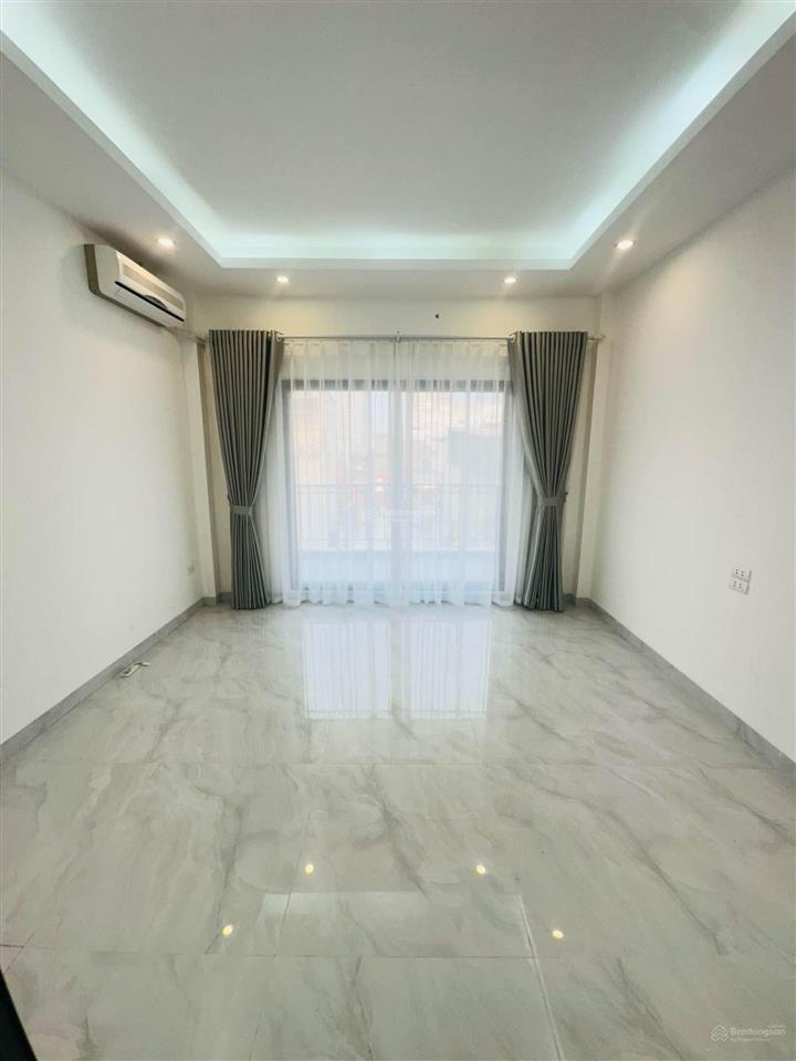 Nhà 6 tầng thang máy phố tam trinh ngõ sh quay đầu, gần phố, ở ngay. 35m2. giá 10 tỷ 9