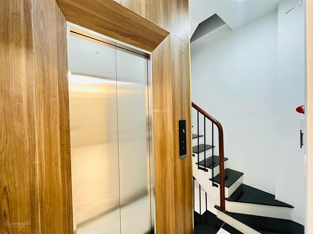 Nhà 6 tầng thang máy phố tam trinh ngõ sh quay đầu, gần phố, ở ngay. 35m2. giá 10 tỷ 9