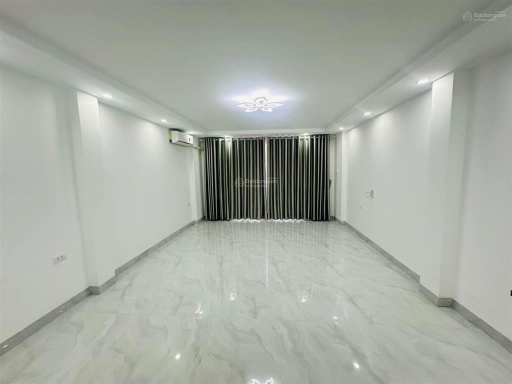Nhà 6 tầng thang máy phố tam trinh ngõ sh quay đầu, gần phố, ở ngay. 35m2. giá 10 tỷ 9