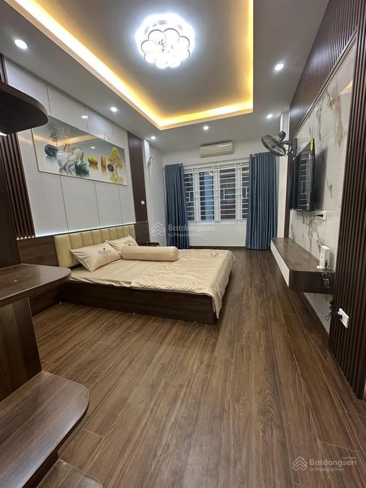 Nhà 5 tầng thang máy mới tinh phố lò đúc 37m2. giá 10 tỷ 2. 2 nhà ra phố. ở ngay.