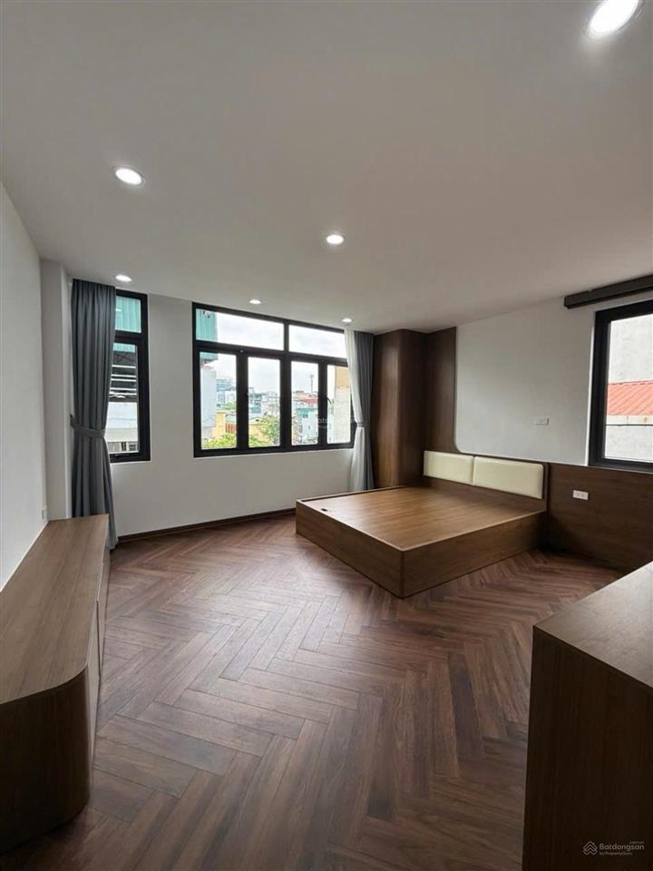 Nhà 6 tầng thang máy phố bạch mai 42m2. giá 13 tỷ 3. lô góc  vf3 đỗ cửa  ở ngay.