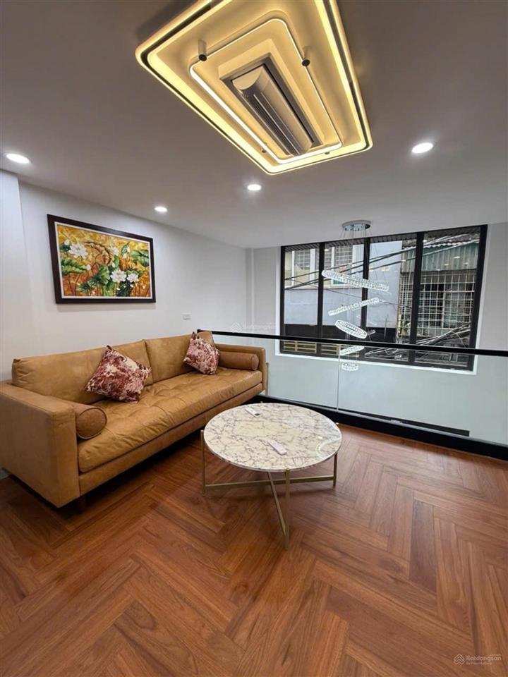 Nhà 6 tầng thang máy phố bạch mai 42m2. giá 13 tỷ 3. lô góc  vf3 đỗ cửa  ở ngay.
