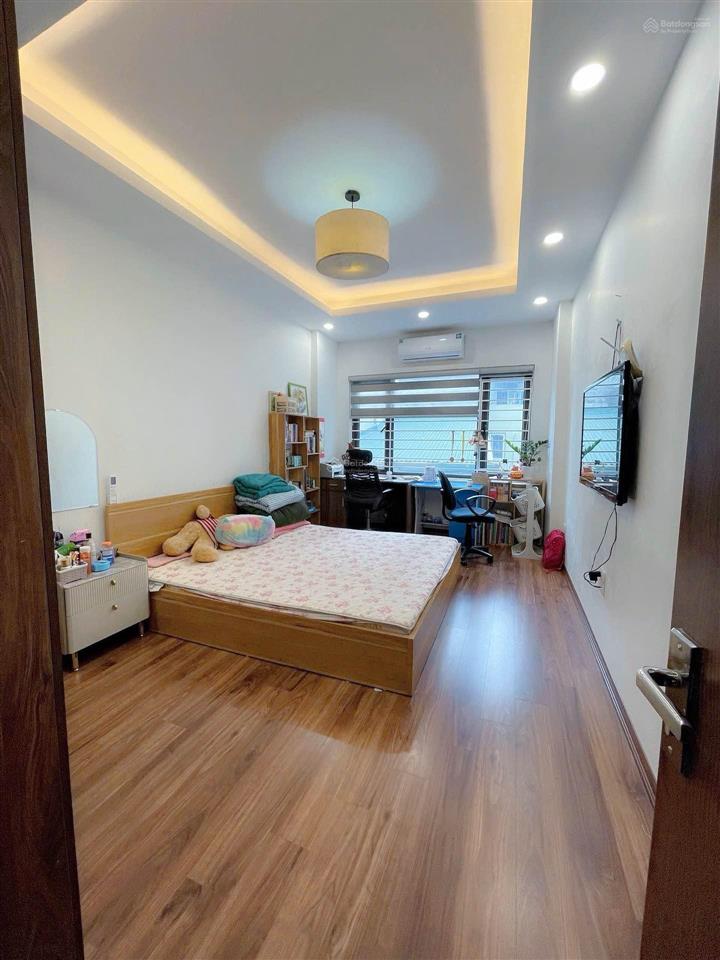Nhà 4 tầng full nội thất phố thanh nhàn 40m2. giá 8 tỷ 9. ngõ vf5 tránh  ở ngay