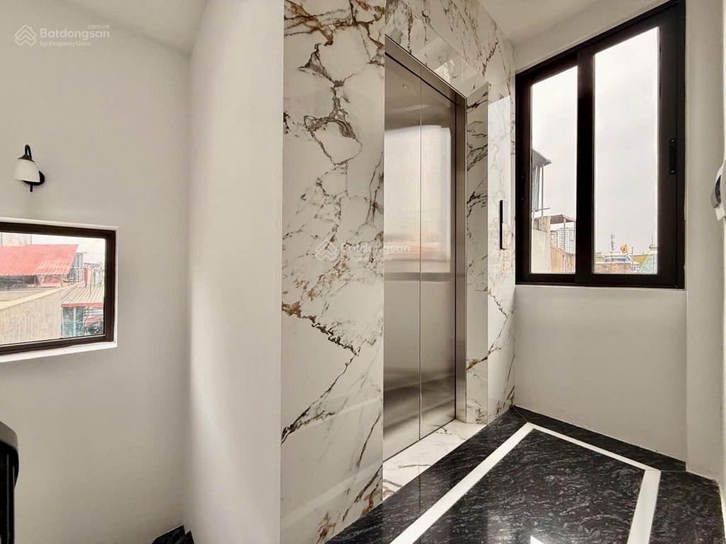 Nhà 5 tầng thang máy phố tân mai 40m2. giá 11 tỷ 5.  oto đỗ cửa  ở ngay.