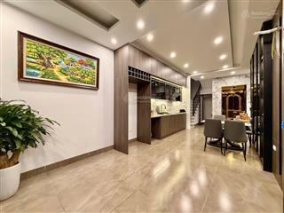 Nhà 5 tầng thang máy phố tân mai 40m2. giá 11 tỷ 5.  oto đỗ cửa  ở ngay.