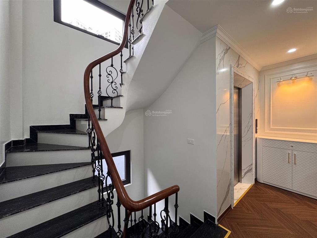 Nhà 7 tầng thang máy phố lạc trung 50m2. giá 16 tỷ 3. ngõ thông, mặt tiền đẹp. ở ngay.