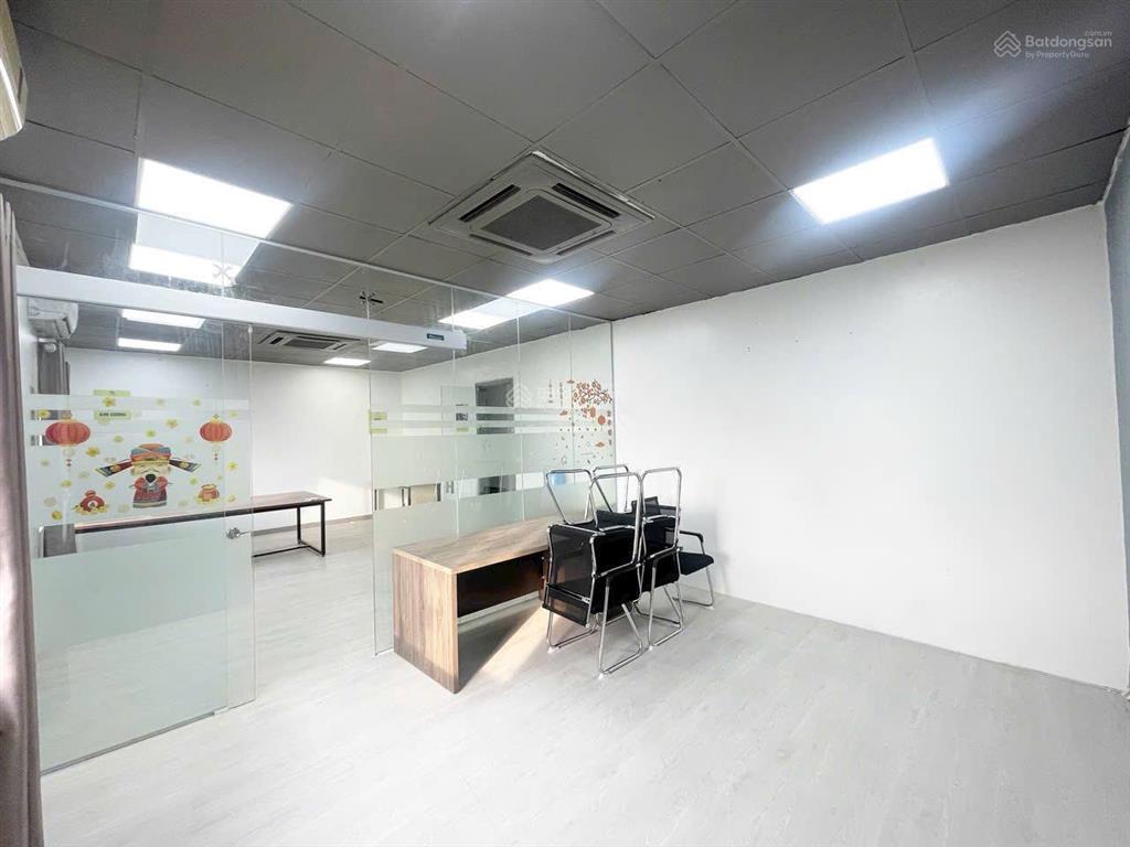 Cho thuê văn phòng 50m2 tại thái hà, thông sàn, 3 mặt thoáng