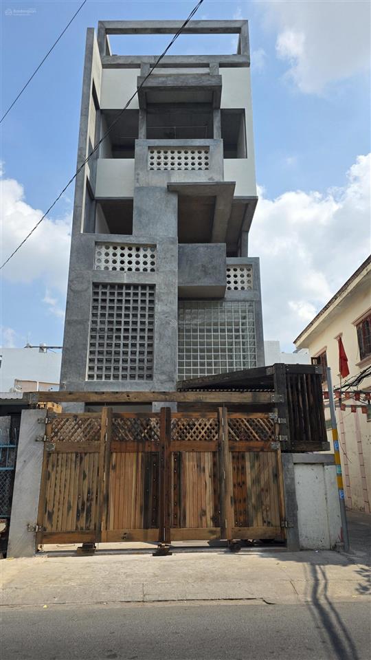 Cho thuê toà nhà 4 tầng phù hợp cho thuê căn hộ dịch vụ kết hợp kinh doanh tầng trệt
