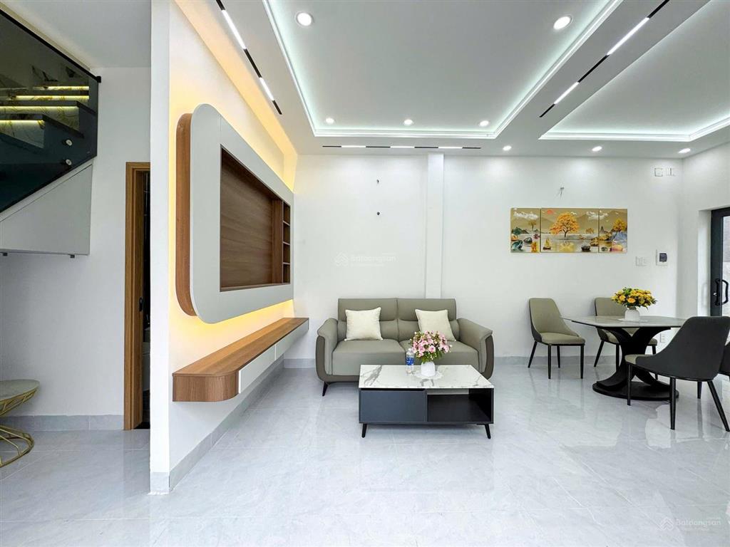 Nhà đẹp góc 2mt có thể kdmb hẻm 160 nguyễn văn quỳ  hẻm thông