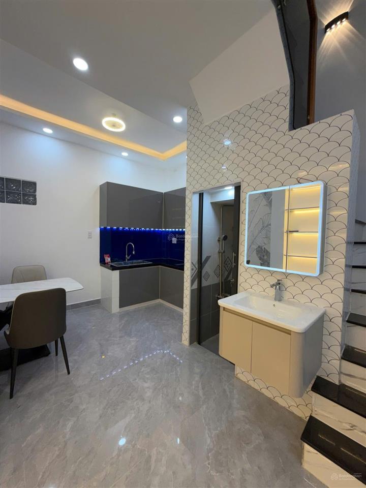 Nhà mới xây đường phạm hùng p. hưng phú q8