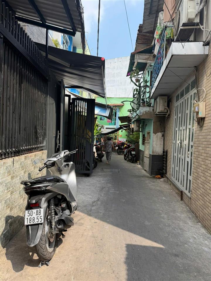 Nhà mới xây đường phạm hùng p. hưng phú q8