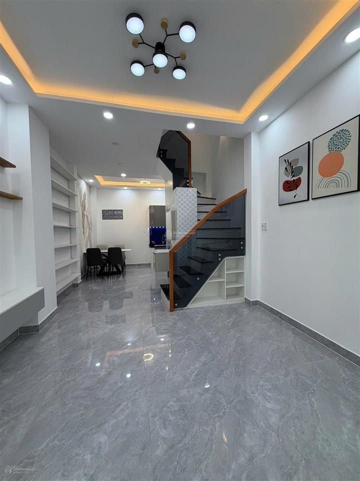 Nhà mới xây đường phạm hùng p. hưng phú q8