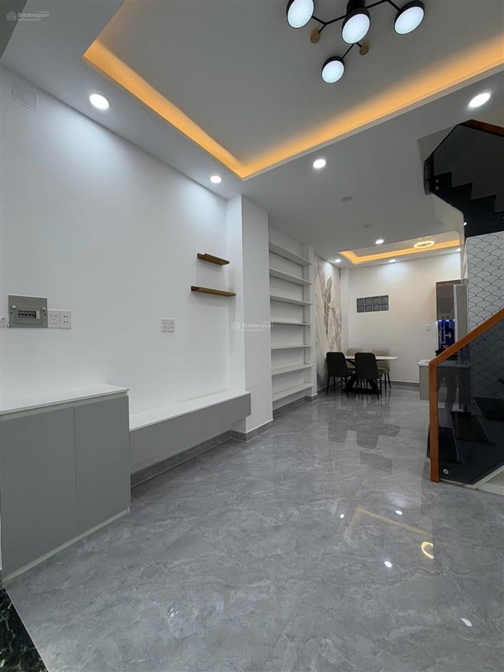 Nhà mới xây đường phạm hùng p. hưng phú q8