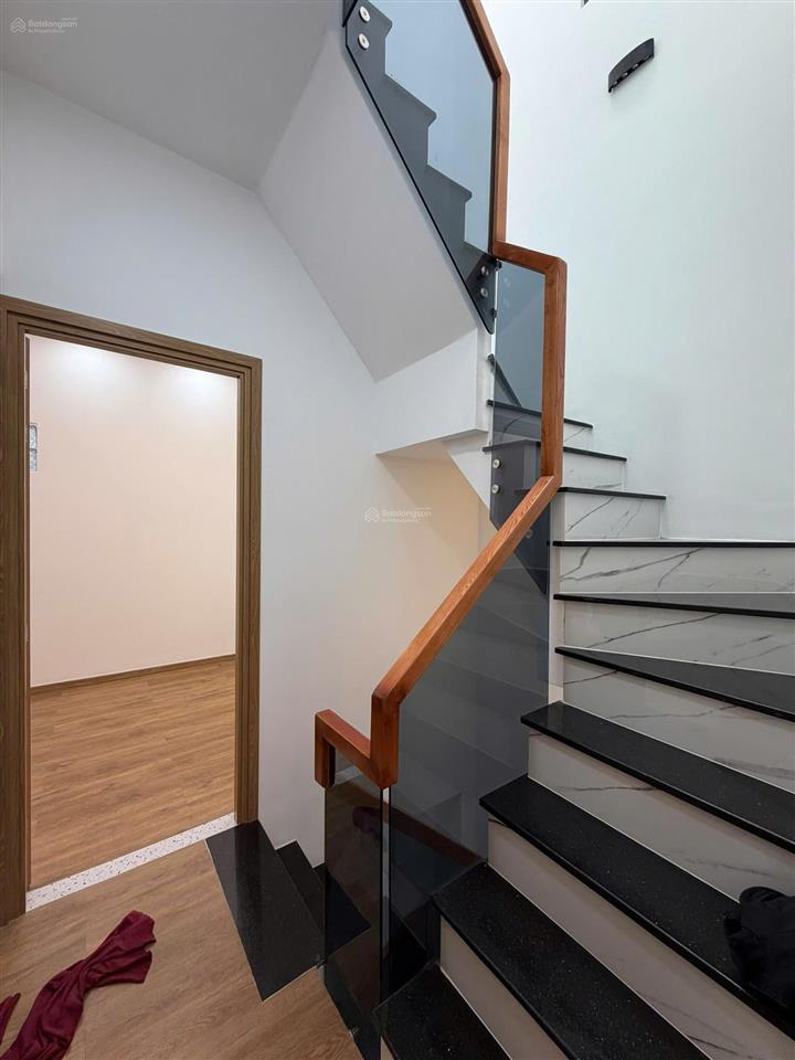 Nhà mới xây đường phạm hùng p. hưng phú q8