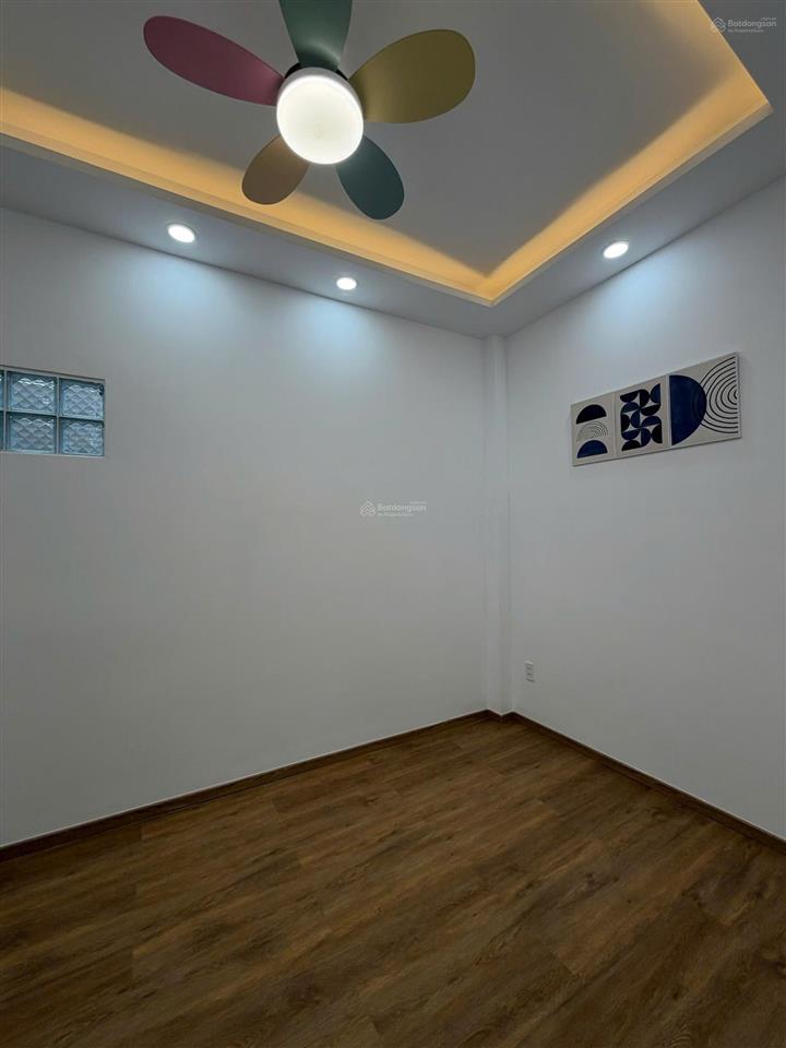 Nhà mới xây đường phạm hùng p. hưng phú q8