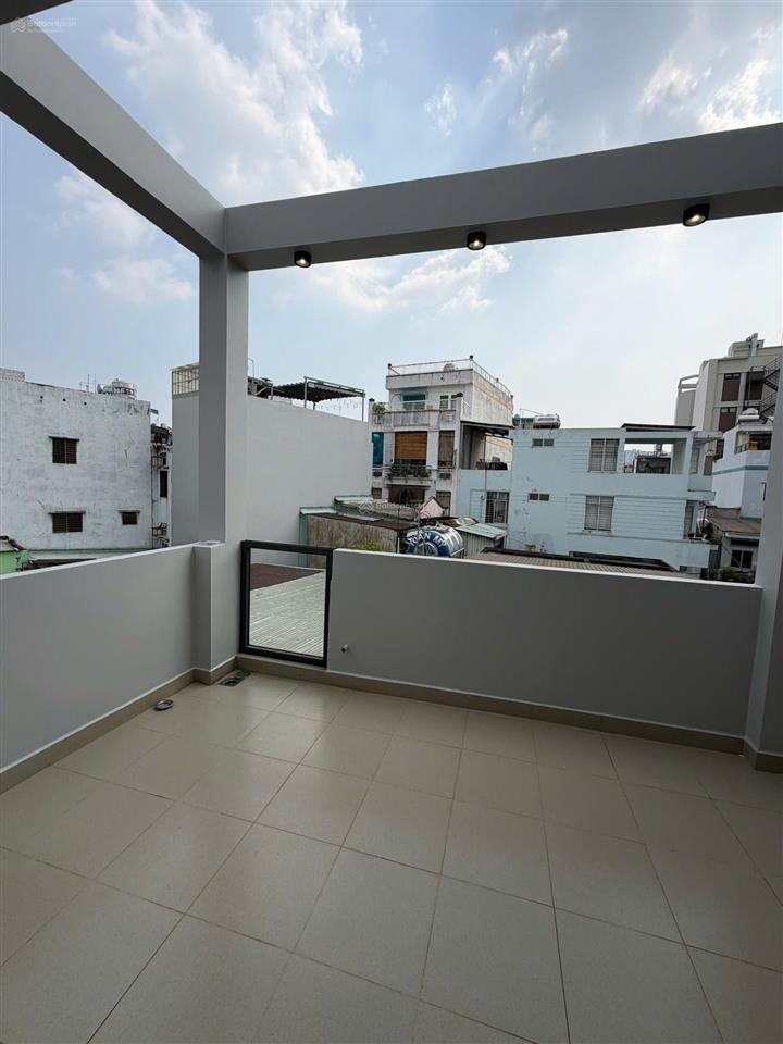 Nhà mới xây đường phạm hùng p. hưng phú q8