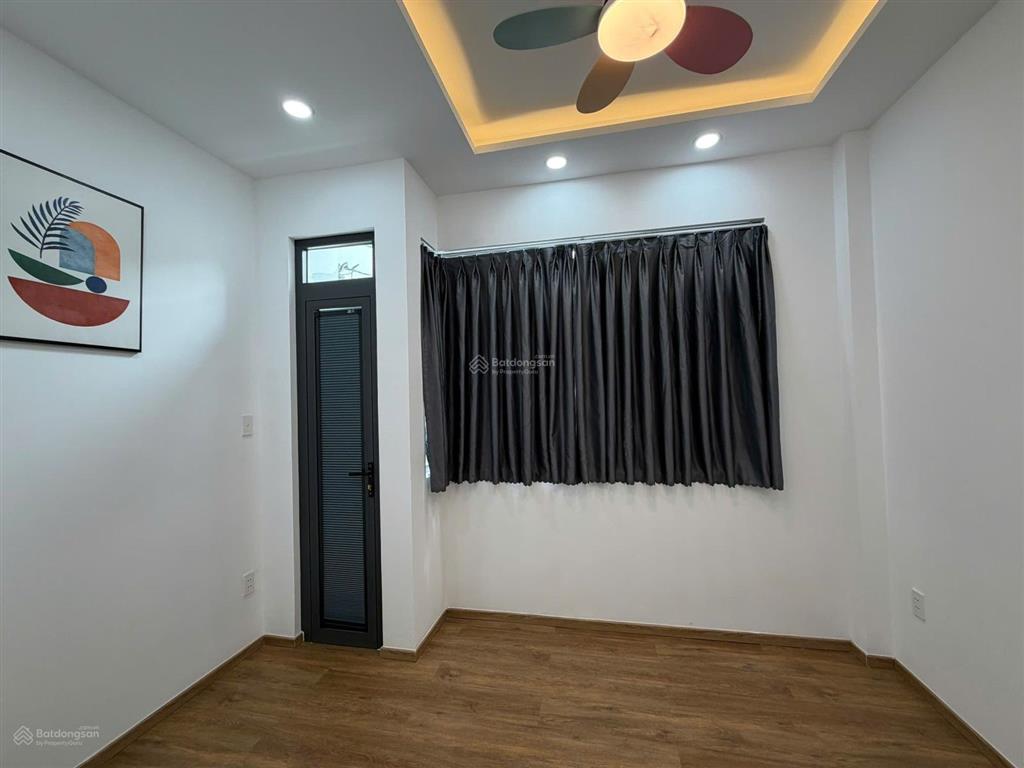 Nhà mới xây đường phạm hùng p. hưng phú q8