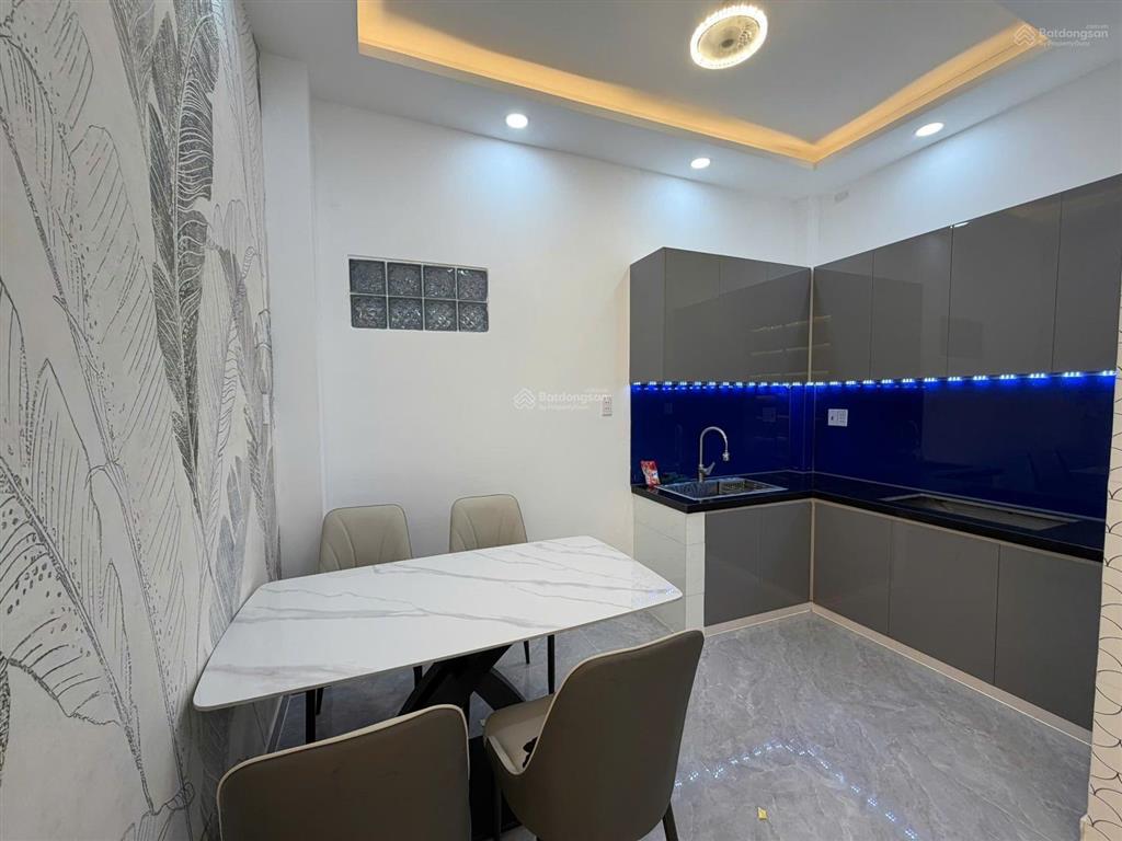 Nhà mới xây đường phạm hùng p. hưng phú q8