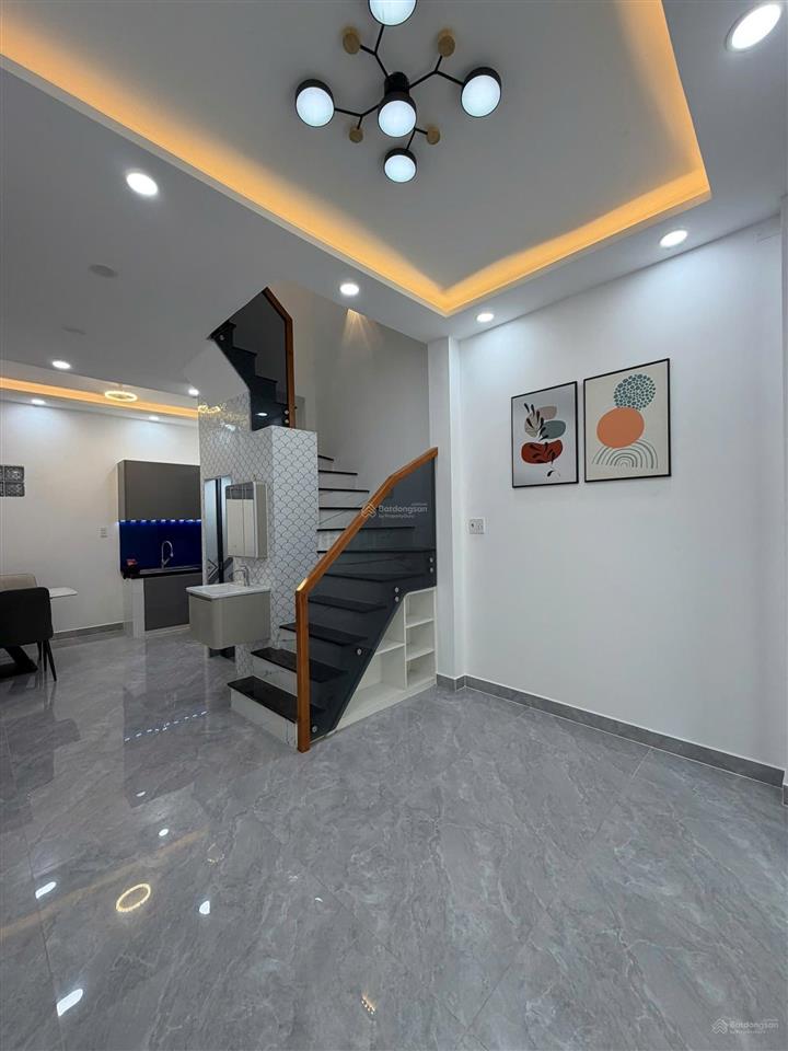 Nhà mới xây đường phạm hùng p. hưng phú q8