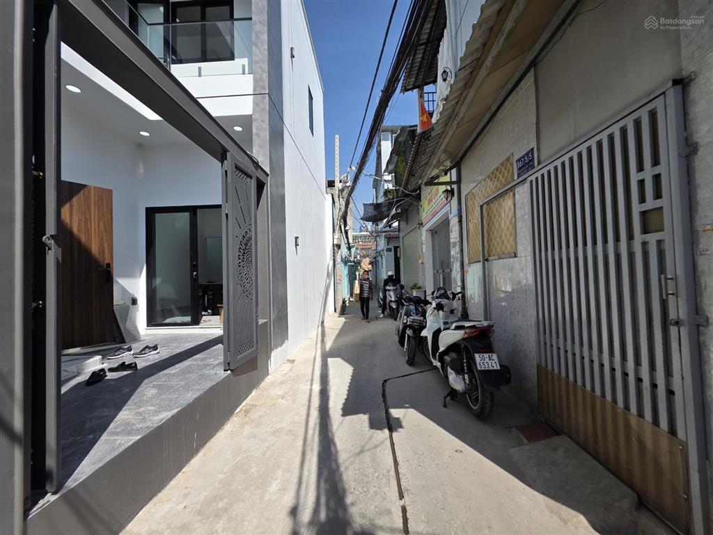 Biệt thự mini hẻm 3m đường phạm hữu lầu  q7  cách chợ phước long 200m