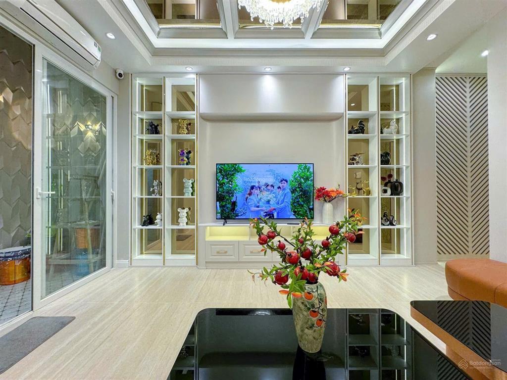 Siêu phẩm nhà phố 5 lầu kdc nam long  phú thuận  có thang máy