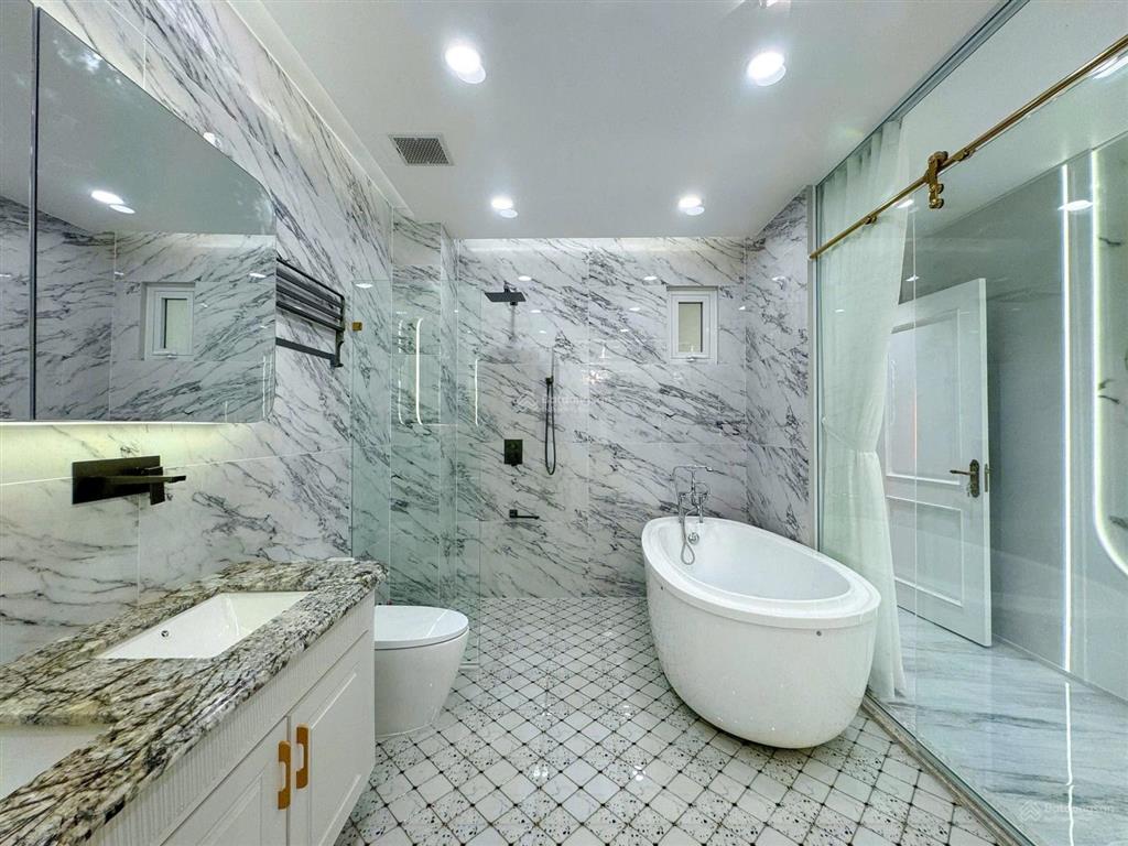 Siêu phẩm nhà phố 5 lầu kdc nam long  phú thuận  có thang máy