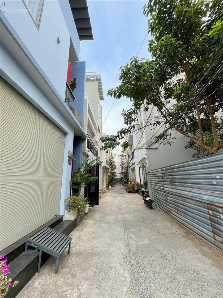 Chính chủ cần bán lô đất full thổ cư hẻm 4m đường phạm hữu lầu q7