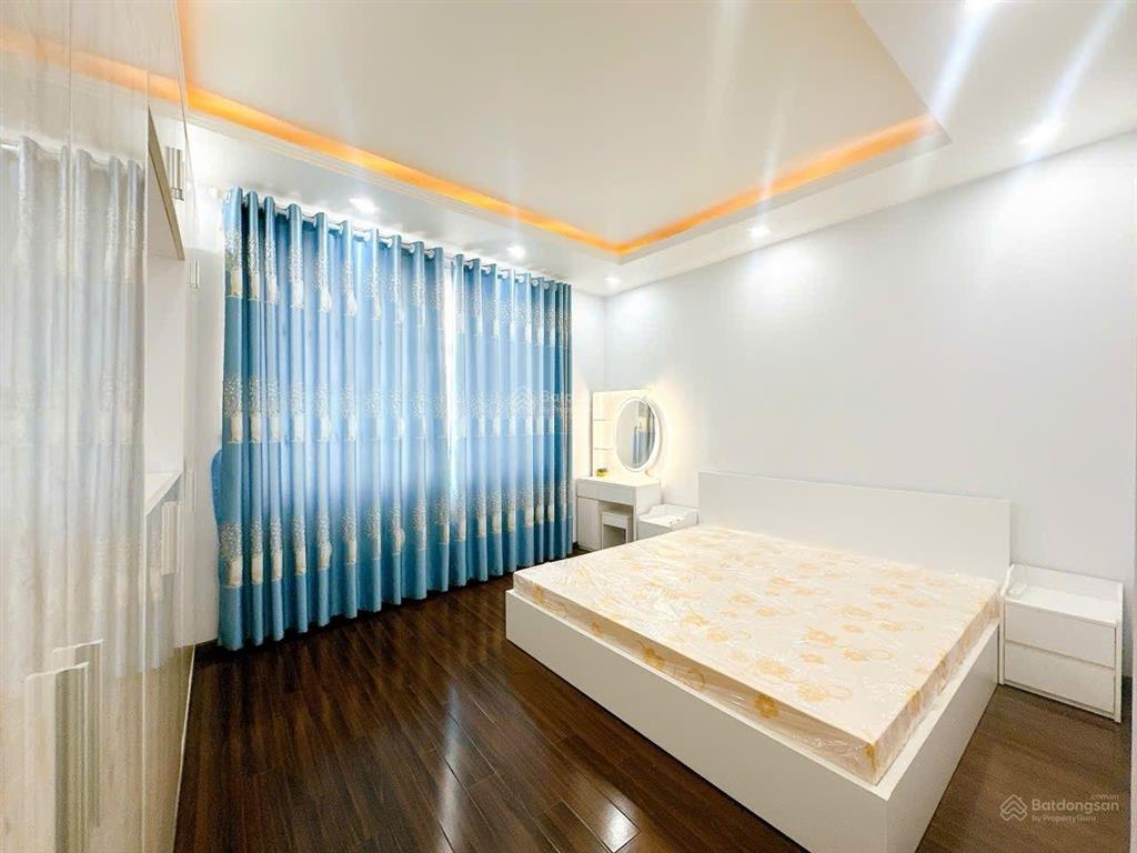 Nhà phố 5 tầng hxh lô nhì htp  q7  cách mt chỉ 20m