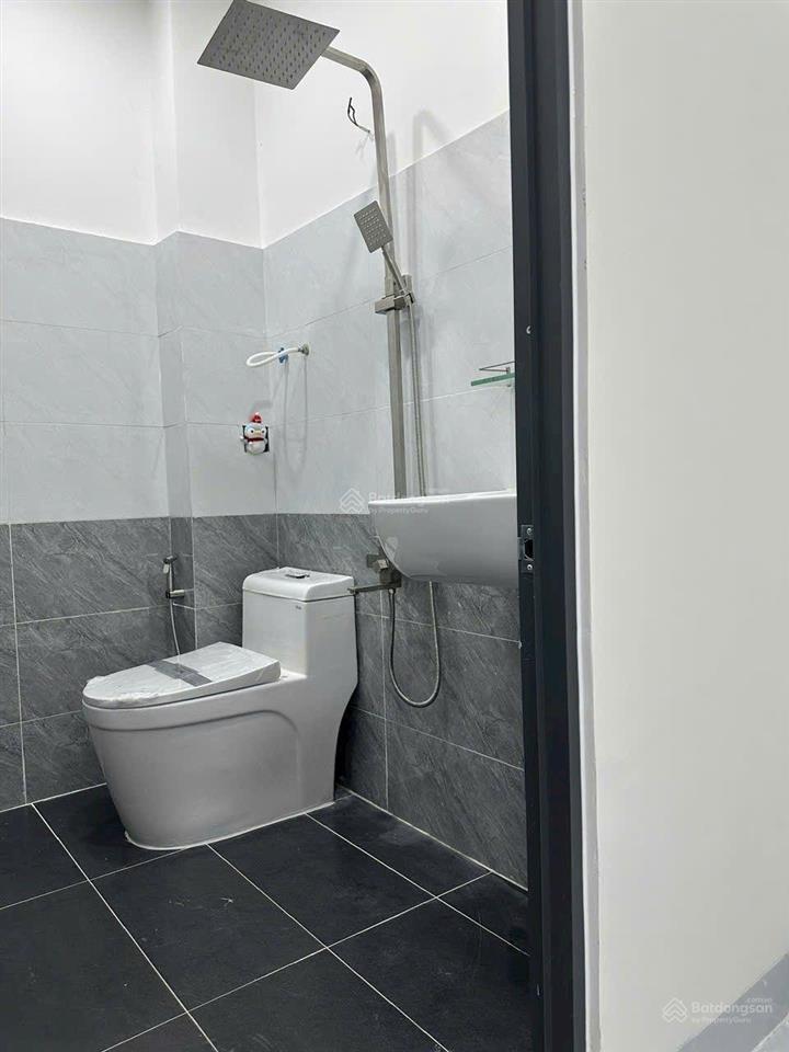 Nhà mới xây xong hẻm 3m đường huỳnh tấn phát  q7